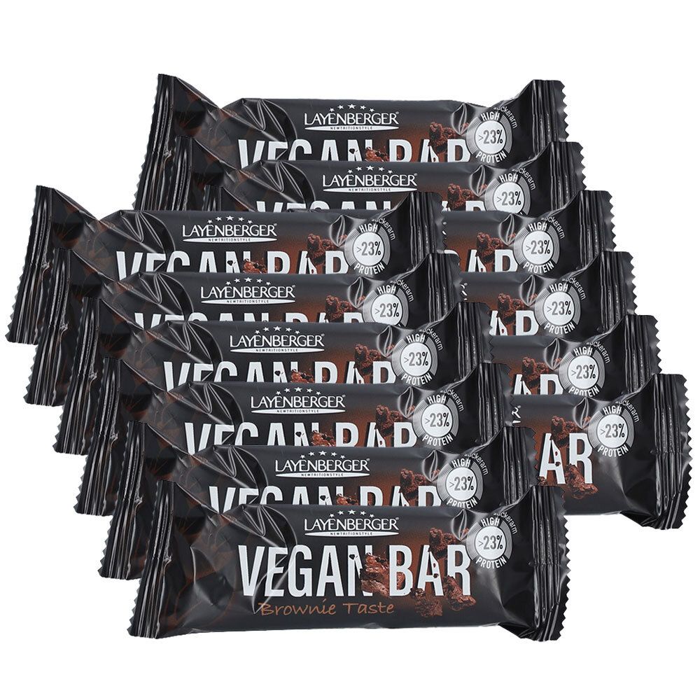 Mehrere LAYENBERGER VEGAN BAR Brownie-Riegel in schwarzer Verpackung. Aufdrucke: Vegan, 23% Protein.