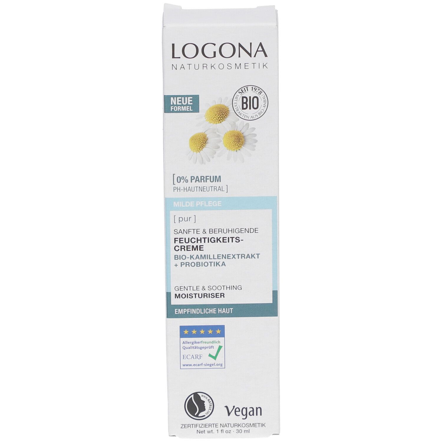 Kartonverpackung mit LOGONA-Logo, Kamillenblüten und Text. Vegan, für empfindliche Haut. Mit Qualitätszeichen.
