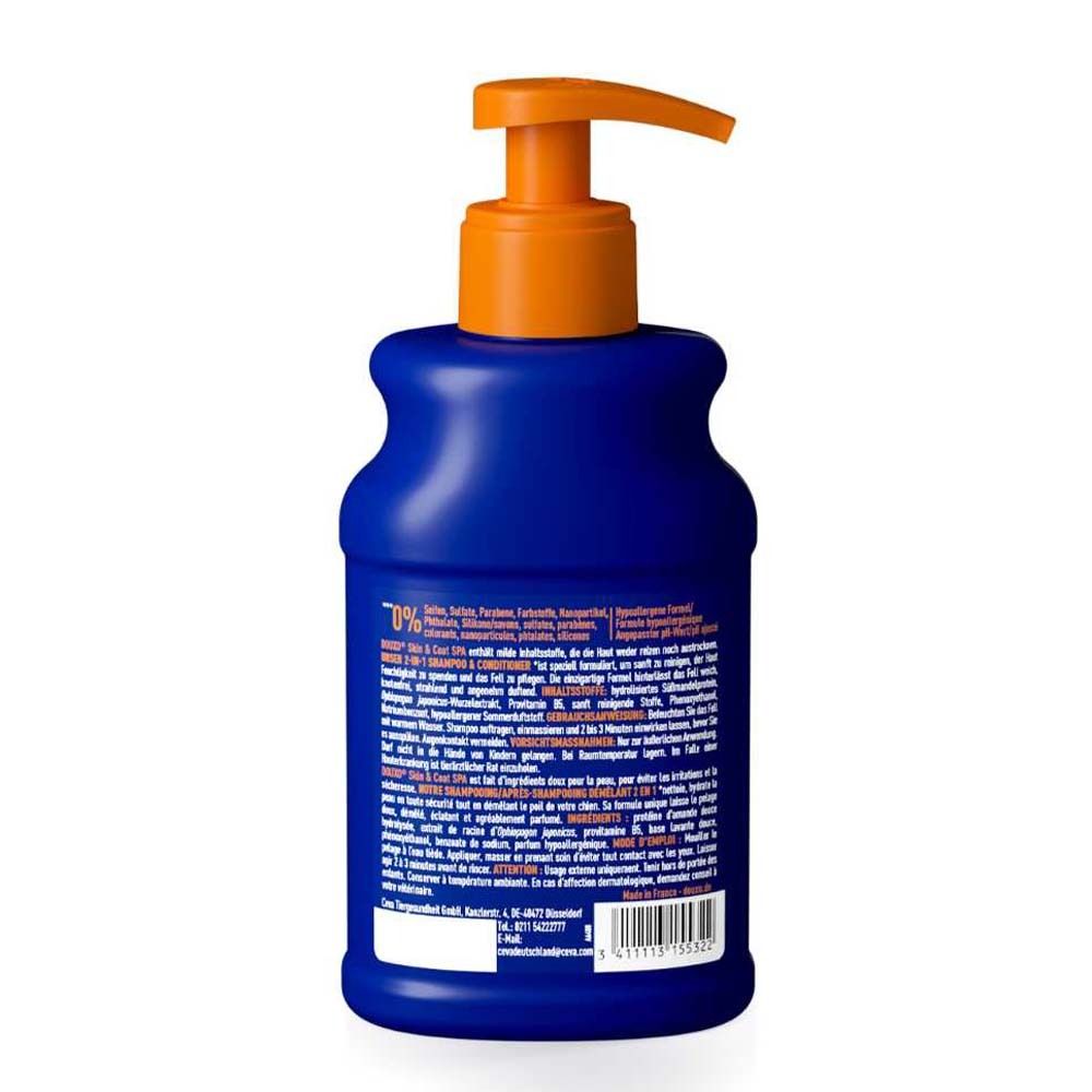 Rückseite der blauen Flasche mit Text. Text: DOUXO® Skin & Coat spa 2-in-1 Shampoo & Conditioner. Inhaltsstoffe.