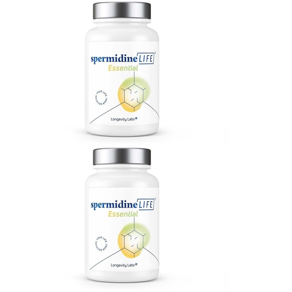 Zwei weiße Flaschen mit silbernen Deckeln. Auf jeder Flasche steht "spermidineLIFE Essential". Darunter ein grünes Logo.