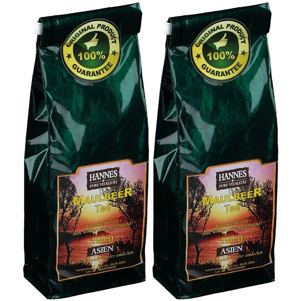 Zwei Beutel Maulbeer Tee. Dunkelgrüne Verpackung mit Etikett. Aufschrift: HANNES, Maulbeer Tee, 100g, Asien. Siegel: Original Produkt, 100% Garantie.