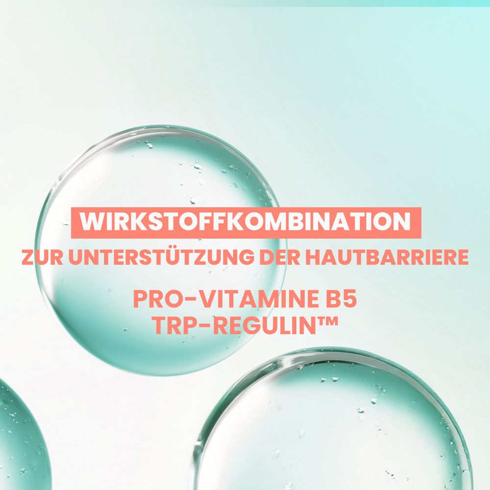 Wassertropfen mit Molekülstrukturen, die Inhaltsstoffe des Avène Cicalfate+ Serums darstellen.