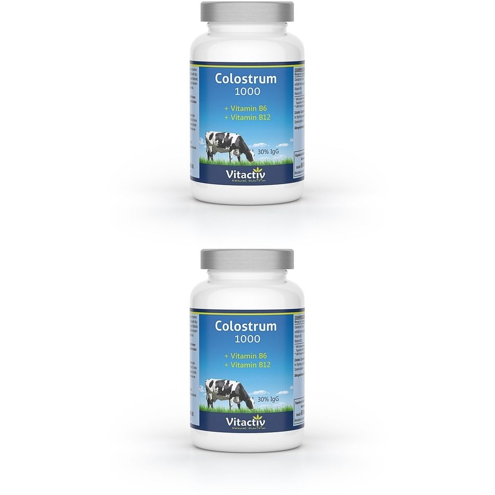 Zwei weiße Flaschen mit grauen Deckeln. Aufschrift: Colostrum 1000, Vitamin B6, Vitamin B12, Kuh-Illustration, Vitactiv.