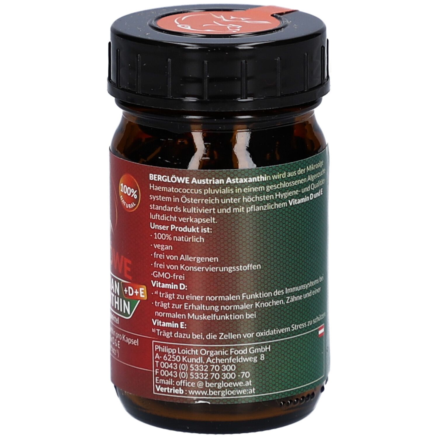 Braune Glasflasche mit schwarzem Deckel. Aufschrift: BERGLÖWE Austrian Astaxanthin + D+E. 100% natürlich.