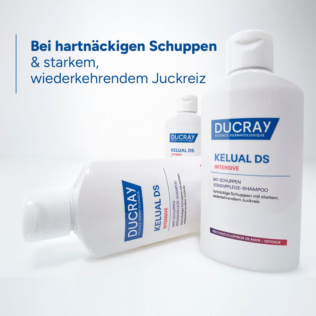 Drei weiße Flaschen mit blau-weißem Etikett. Text: Bei hartnäckigen Schuppen & starkem, wiederkehrendem Juckreiz.