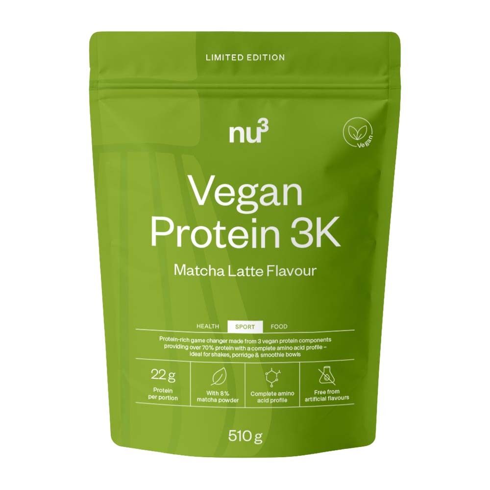 Grüne Verpackung von nu3 Vegan Protein 3K Matcha Latte. Enthält 510g. Aufschrift: Vegan Protein 3K, Matcha Latte Flavour.