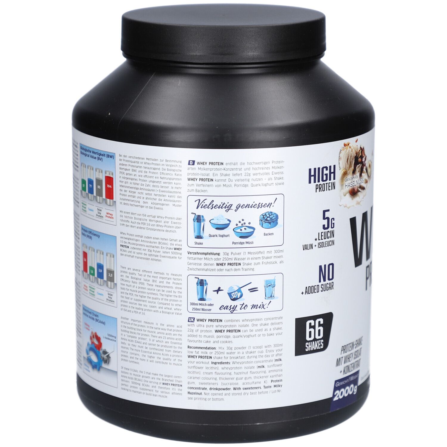 Rückseite des schwarzen Behälters. Enthält Informationen zu "WHEY PROTEIN". Mit Grafiken zur Zubereitung. Marke: All Stars.