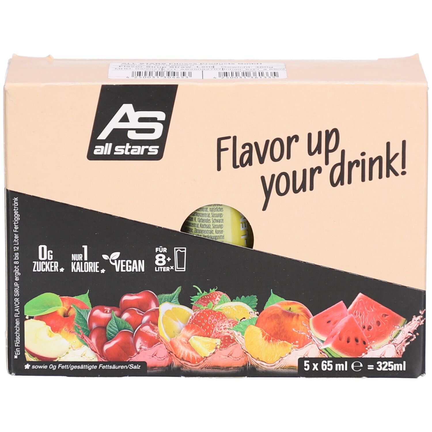 Karton mit Sirup-Flaschen. AS all stars, 5x65ml. Aufschrift: Flavor up your drink! Abbildung von Früchten. 0g Zucker, 1 Kalorie, vegan.