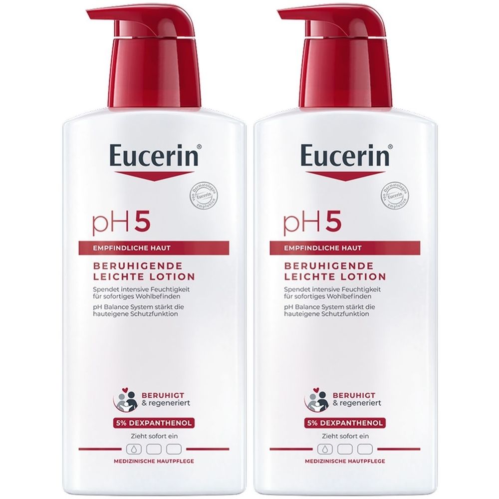 Zwei weiße Flaschen mit rotem Pumpkopf. Aufschrift: Eucerin pH5, beruhigende leichte Lotion. Für empfindliche Haut.