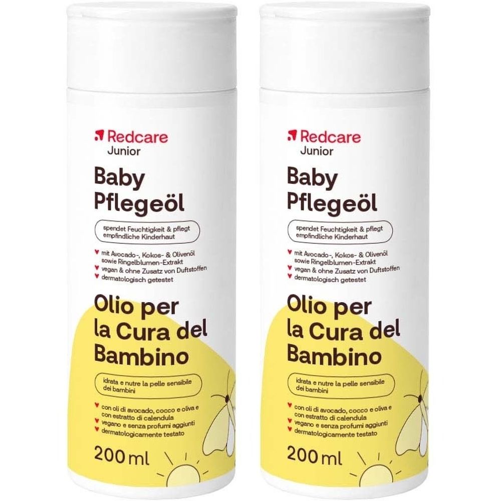 Zwei weiße Flaschen mit roter und schwarzer Schrift. Aufschrift: Redcare Junior Baby Pflegeöl. 200 ml.