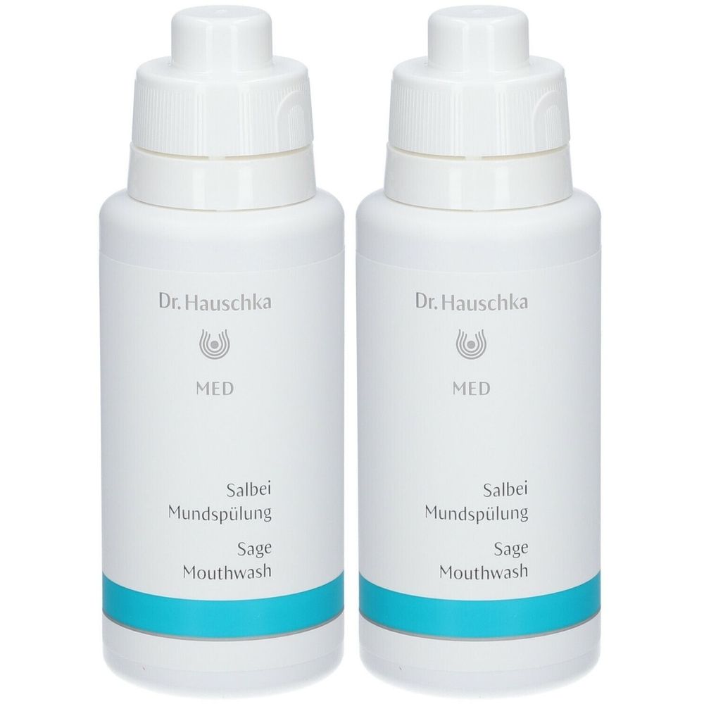 Zwei weiße Flaschen mit weißem Deckel. Aufschrift: Dr. Hauschka MED, Salbei Mundspülung, Sage Mouthwash. Türkisfarbener Streifen.