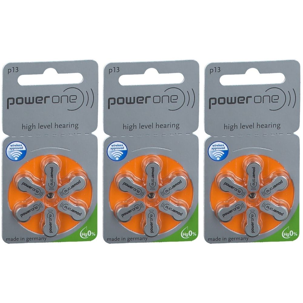 Drei Packungen Hörgerätebatterien. Graue Verpackung mit orangefarbenem Innenkreis. Aufdruck: "power one", "high level hearing", "p13".