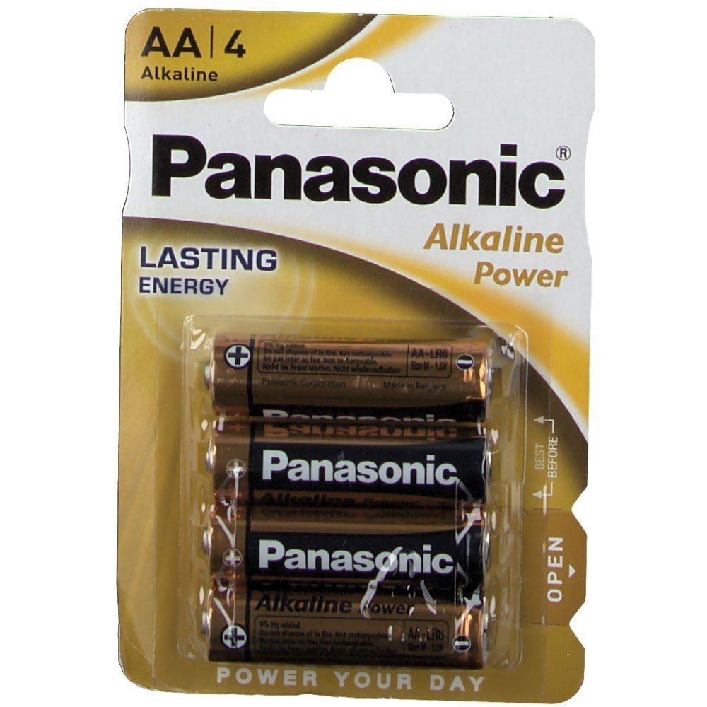 Verpackung mit vier AA-Alkaline-Batterien von Panasonic. Die Batterien sind in einer Blisterverpackung eingeschweißt.