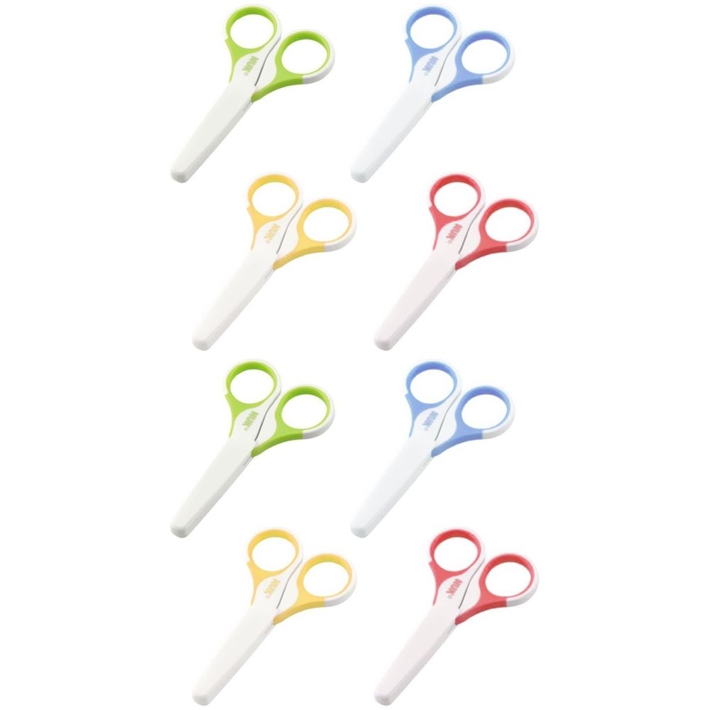 Mehrere Kinderscheren mit weißen Griffen und farbigen Griffringen: grün, blau, gelb und rot. Das Logo ist sichtbar.
