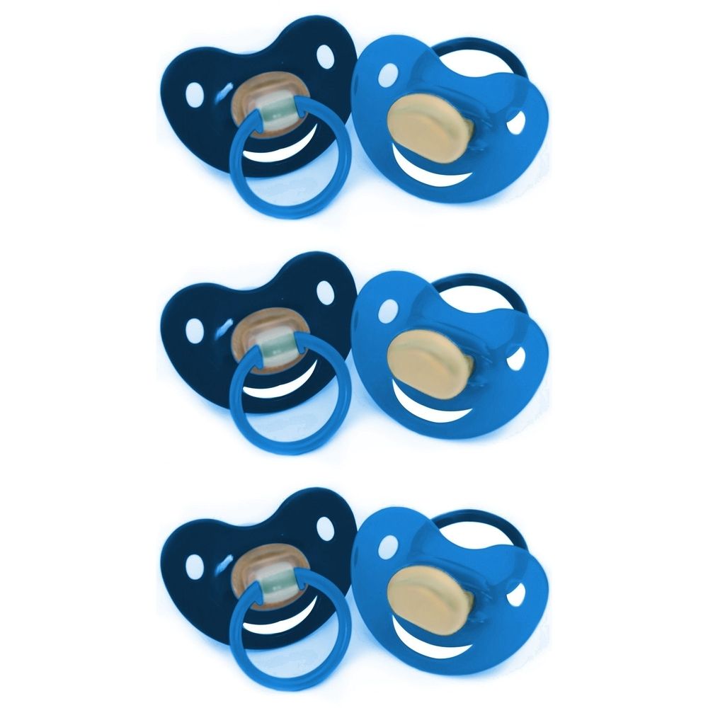 Drei Schnuller in Blau und Dunkelblau. Kirschform, mit Ring. Mundteil beige.