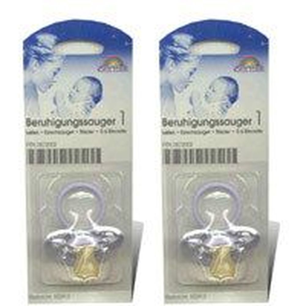 Zwei Schnuller in Blisterverpackung. Auf der Verpackung ist ein Baby und eine Mutter abgebildet. Der Schnuller hat einen silbernen und gelben Teil.