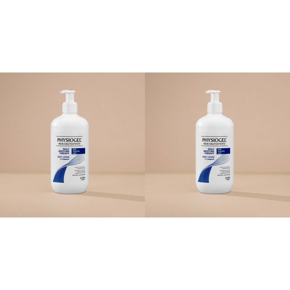 Zwei weiße Flaschen mit Pumpverschluss. Auf jeder Flasche steht PHYSIOGEL, Daily Moisture Therapy Body Lotion. Blaue und weiße Etiketten.