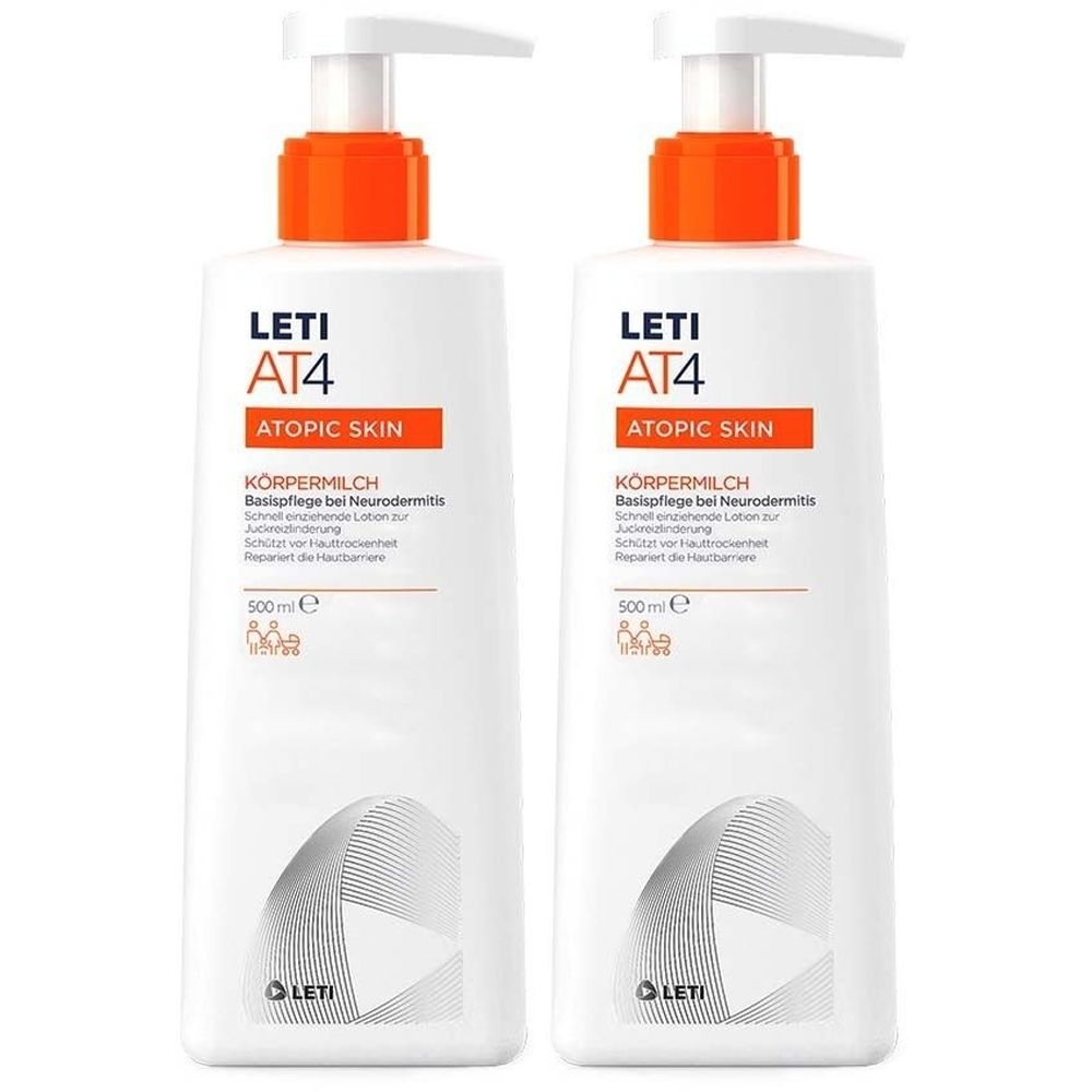 Zwei weiße Flaschen mit orangefarbenen Pumpköpfen. Aufschrift: LETI AT4, ATOPIC SKIN, Körpermilch. 500 ml.