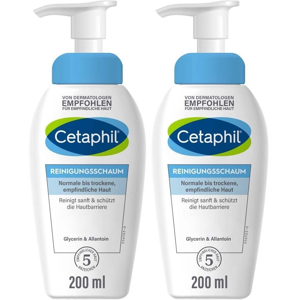Zwei weiße Flaschen mit blauem Pumpkopf. Aufschrift: Cetaphil Reinigungsschaum für empfindliche Haut. Enthält 200 ml.