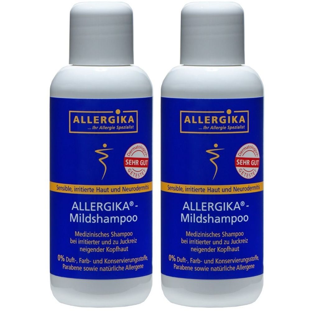 Zwei weiße Flaschen ALLERGIKA® Mildshampoo. Blaue Etiketten mit Produktinformationen und dem Logo. Aufschrift: "SEHR GUT GETESTET".