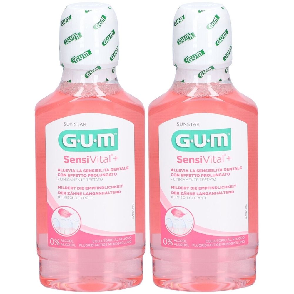 Zwei Flaschen GUM SensiVital+ Mundspülung. Rosa Flüssigkeit in transparenten Flaschen. Weißer Deckel mit GUM-Logo. Produktetikett mit Text.