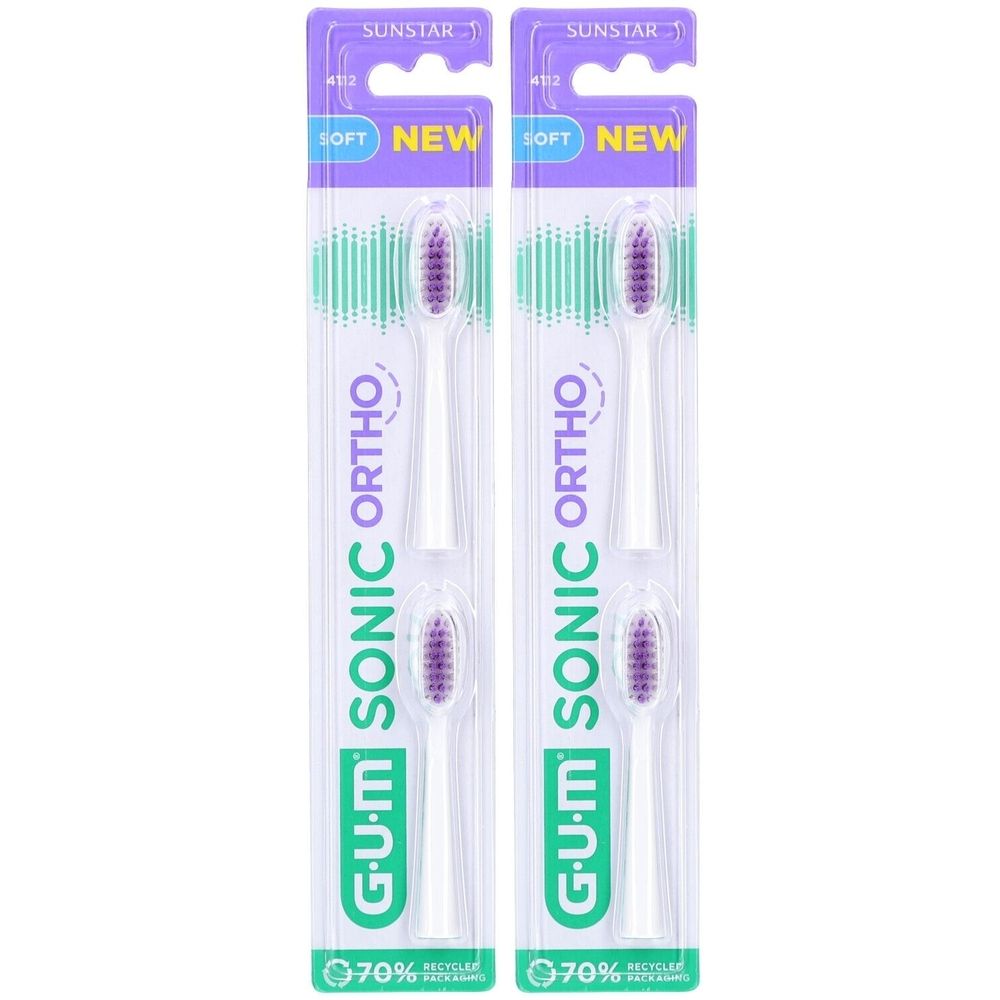 Zwei Packungen GUM SONIC ORTHO Ersatzbürstenköpfe. Weiße Bürstenköpfe mit lila Borsten. Verpackung mit Produktnamen und Logo.