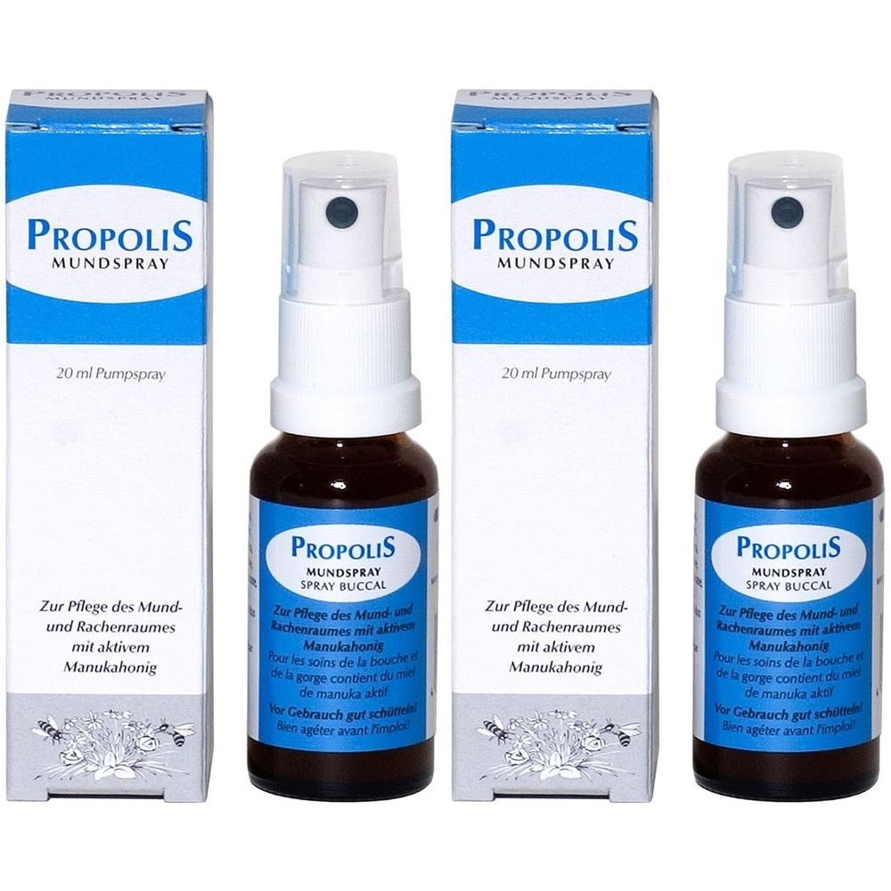 Mehrere Flaschen und Verpackungen von Propolis Mundspray. Die Flaschen sind braun, mit weißem Sprühkopf. Die Verpackung ist weiß und blau.