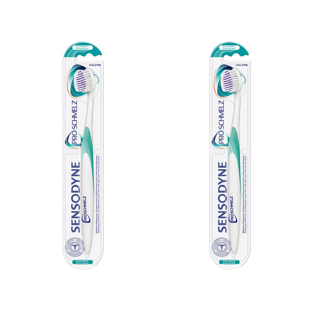 Zwei Zahnbürsten in Verpackung. Marke Sensodyne ProSchmelz. Weiße Bürsten mit grünem Griff und lila Borsten.