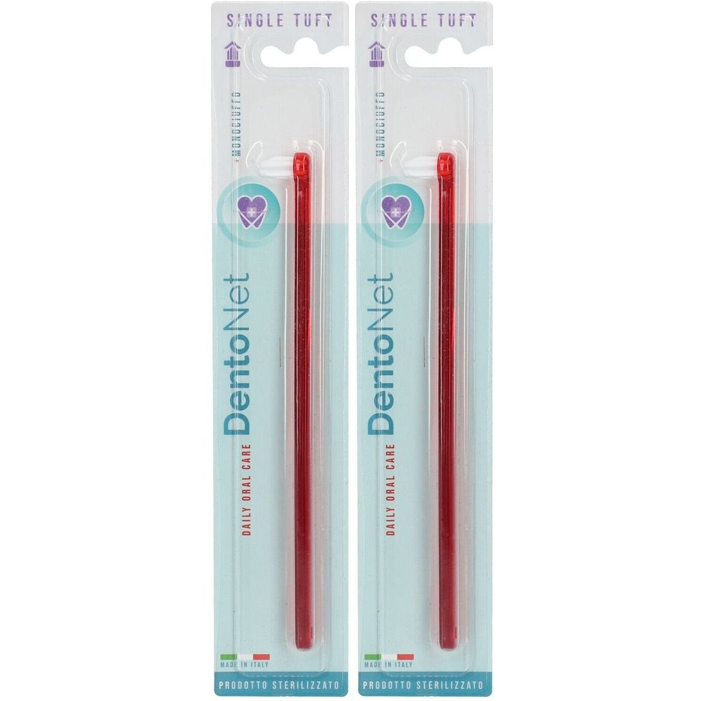 Zwei Einzelbüschel-Zahnbürsten in Blisterverpackung. Rote Griffe, transparente Verpackung. Marke: DentoNet. Aufschrift: Daily Oral Care.