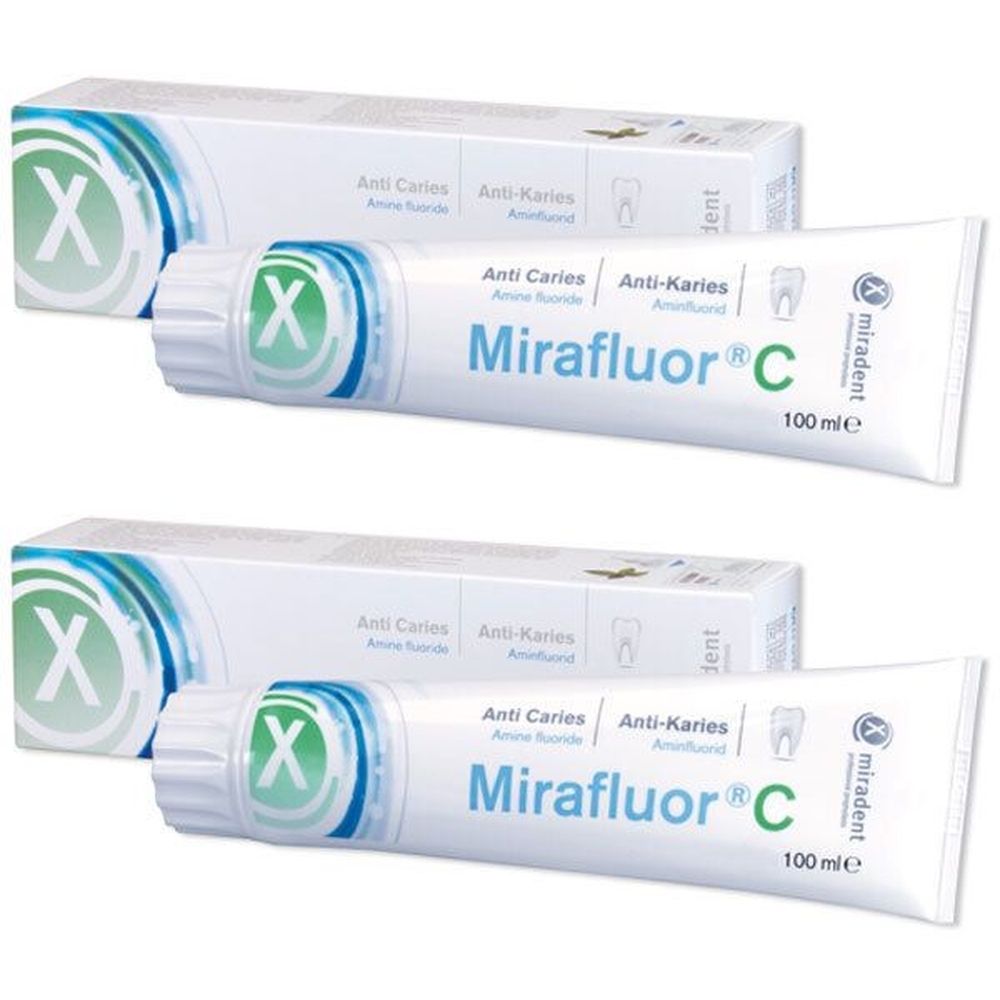 Zwei Tuben und Schachteln. Auf den Tuben steht Mirafluor® C. Auf den Schachteln steht Anti Caries.