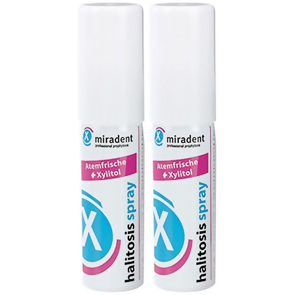 Zwei weiße Sprühflaschen mit rosa und blauer Beschriftung. Aufschrift: miradent, Atemfische + Xylitol, Halitosis Spray.