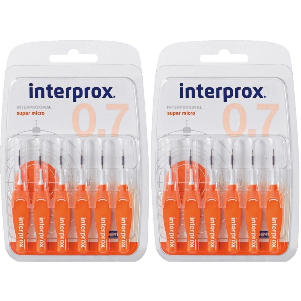 Zwei Packungen mit interprox® super micro 0,7 mm. Jede Packung enthält mehrere orangefarbene Bürsten mit weißen Borsten, in Blisterverpackung.
