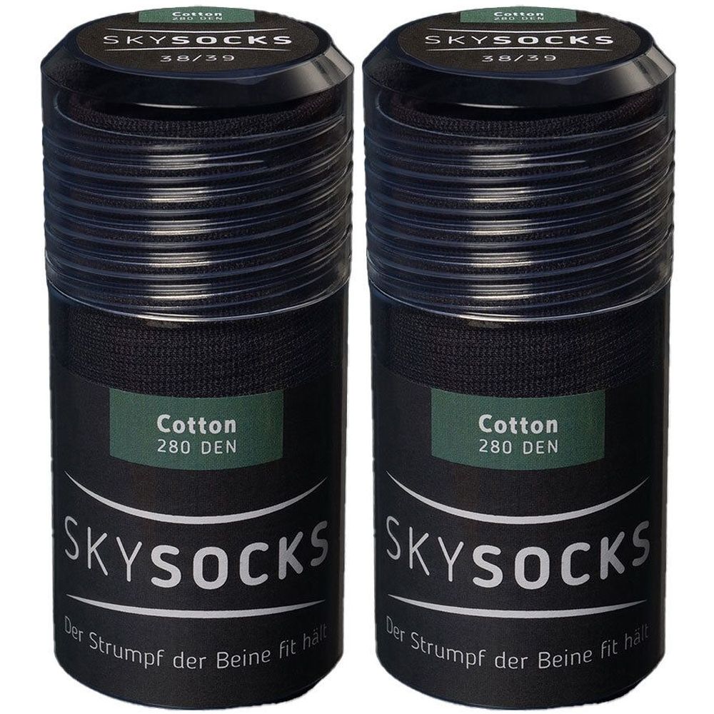 Zwei zylindrische Verpackungen mit schwarzen Strümpfen. Auf der Verpackung steht "SKYSOCKS", "Cotton 280 DEN" und "38/39".