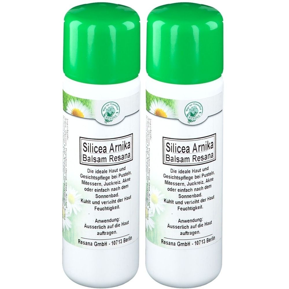 Zwei weiße Flaschen mit grünen Deckeln. Aufschrift: Silicea Arnika Balsam Resana. Text und Logo.