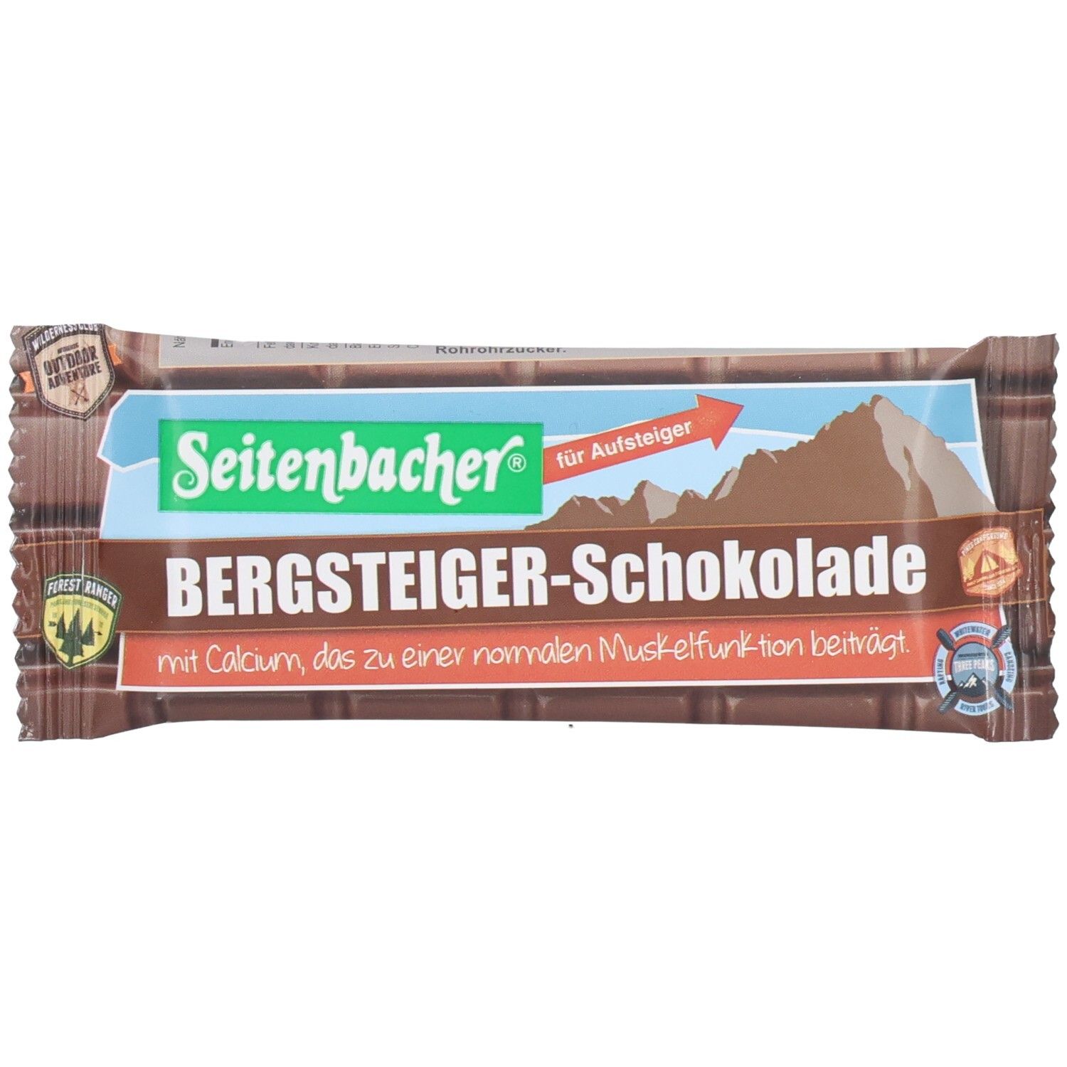 Verpackte Schokoladenriegel mit der Aufschrift "Seitenbacher Bergsteiger-Schokolade". Braune Verpackung mit Logo und Text.