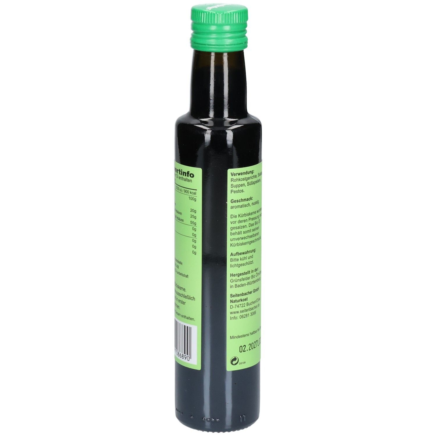 Braune Glasflasche mit grünem Deckel. Rückseite mit grüner Etikettierung und Text. Seitenbacher Kürbiskern Öl.