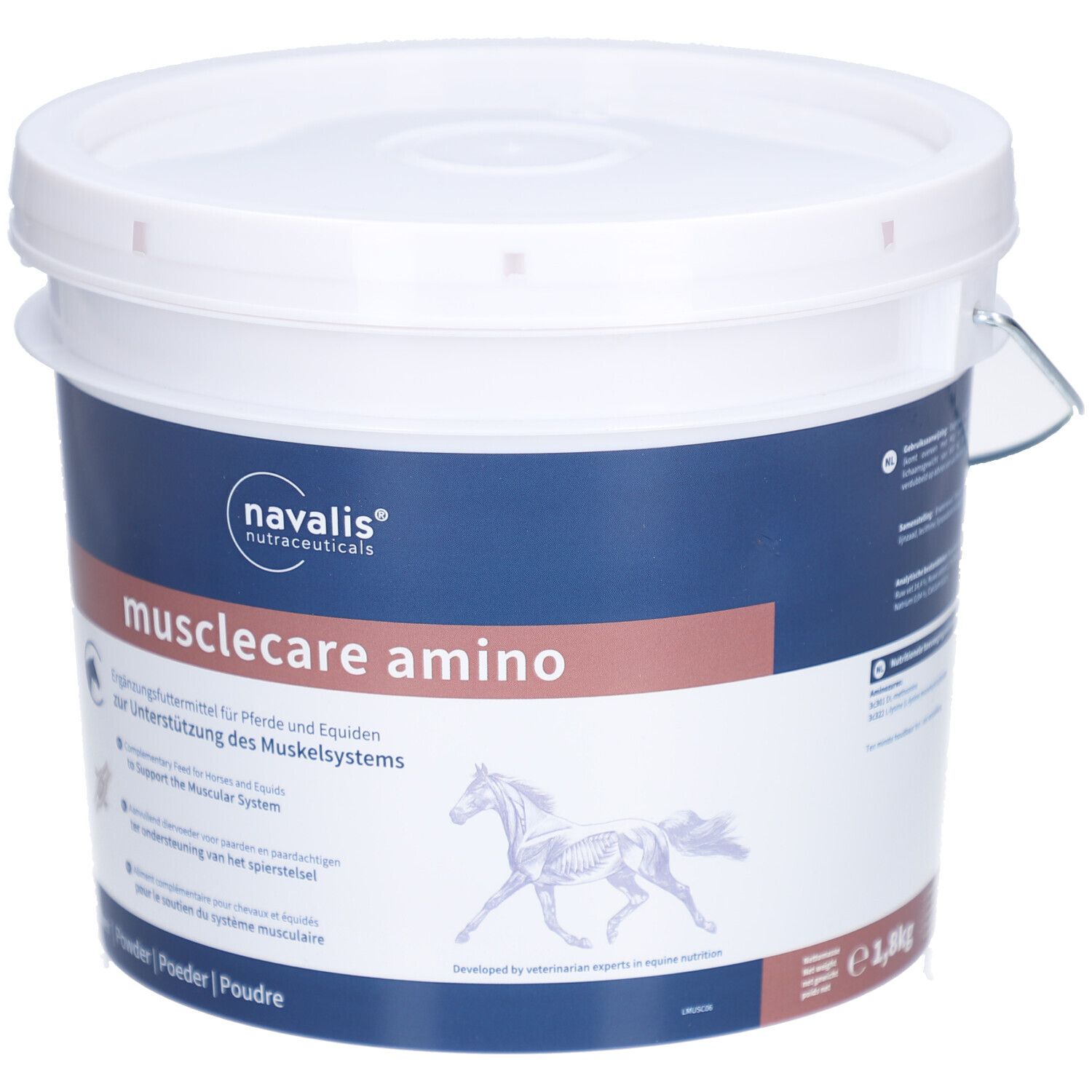 Weißer Eimer mit blauem und braunem Etikett. Aufschrift: musclecare amino. Ergänzungsfuttermittel für Pferde. Marke: navalis nutraceuticals.