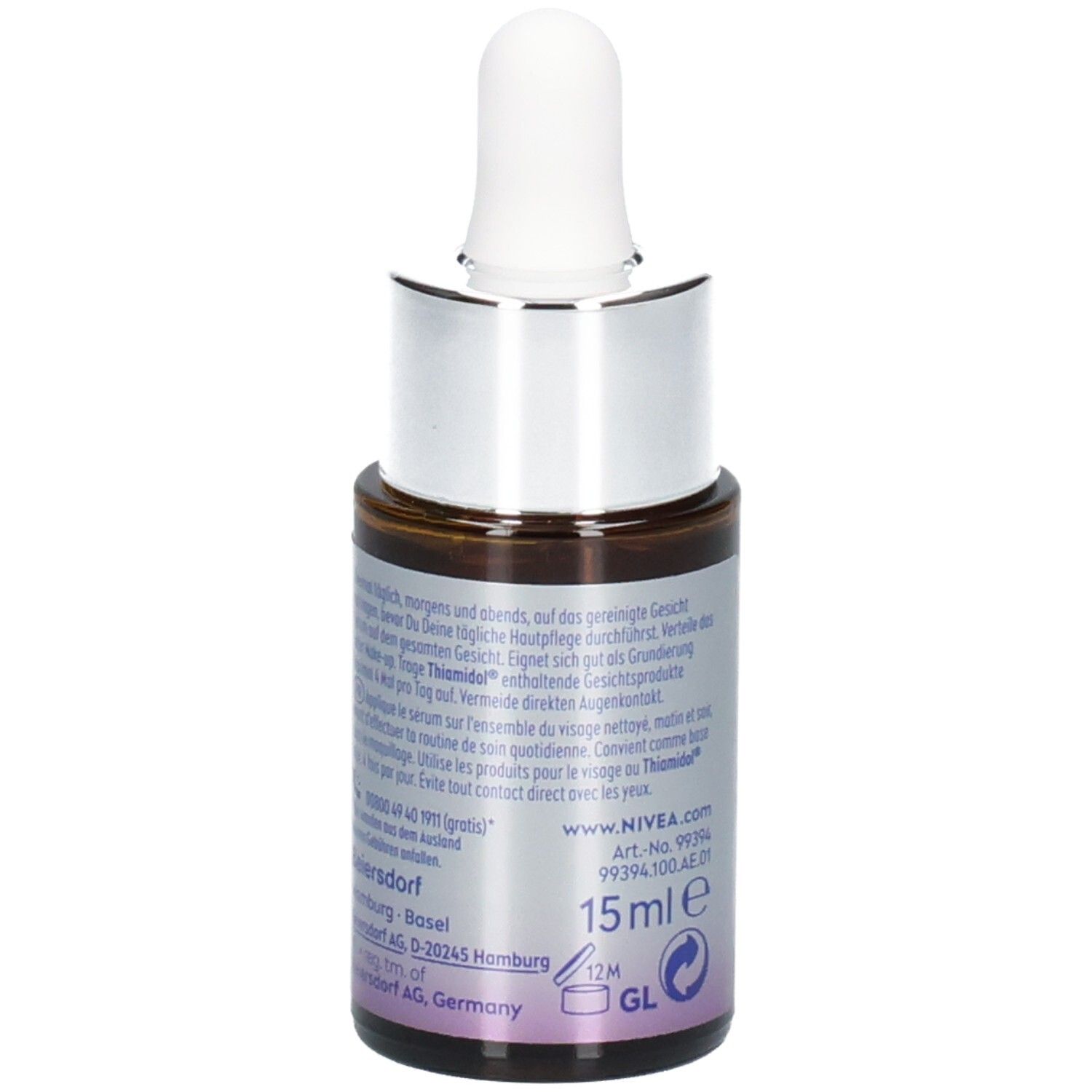 Braune Glasflasche mit silbernem Verschluss und Pipette. Aufkleber mit Produktinformationen. NIVEA Luminous Skin Glow Serum.