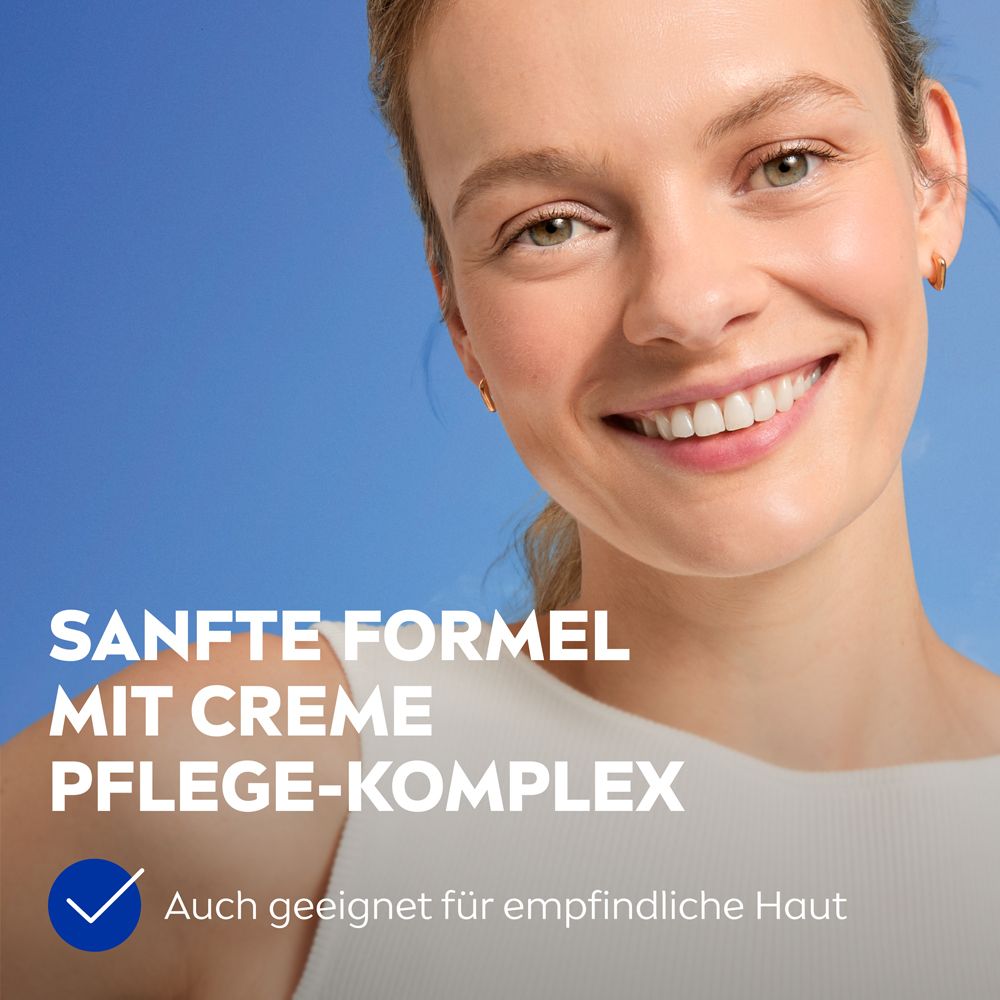 Frau lächelt. Text: Sanfte Formel mit Creme Pflege-Komplex. Auch für empfindliche Haut geeignet.