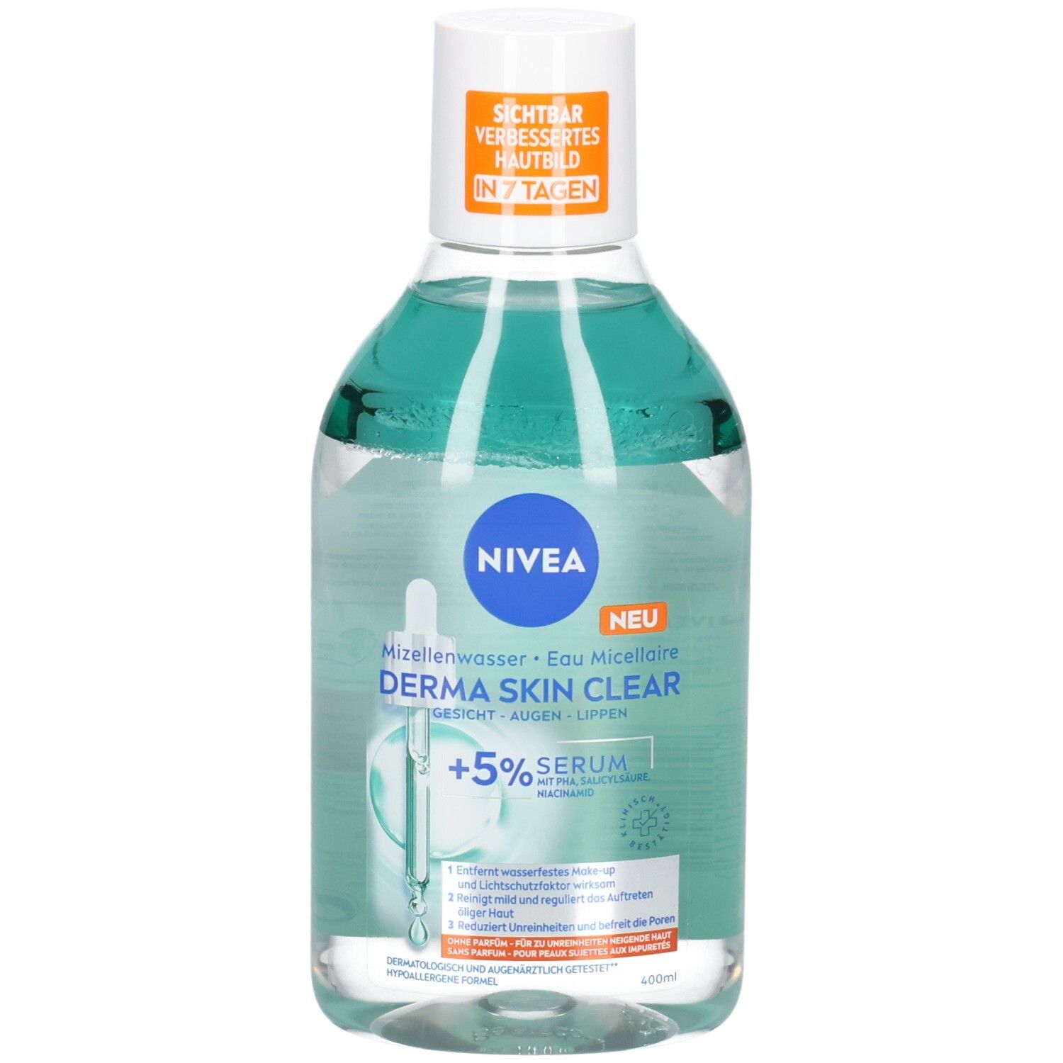 Klare Flasche mit blauer Flüssigkeit. NIVEA-Logo und Produktname: Derma Skin Clear Mizellenwasser. Text: +5% Serum, sichtbar verbessertes Hautbild.