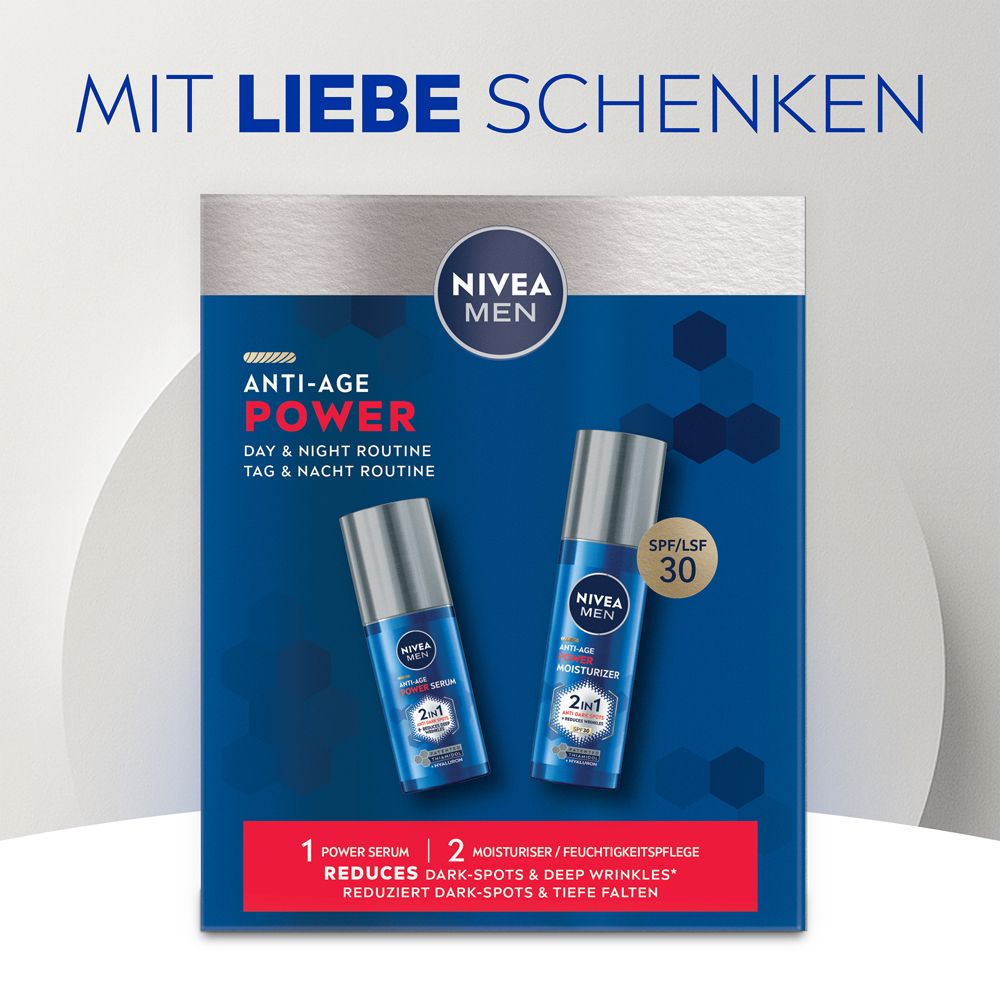 Geschenkbox mit zwei NIVEA MEN Anti-Age Produkten. Blaue Verpackung. Text: Anti-Age Power, Tag & Nacht Routine.