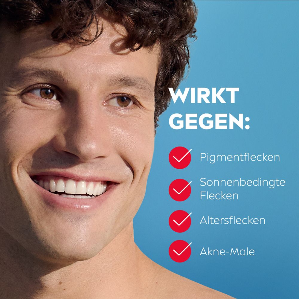 Mann mit glatter Haut. Text: Wirkt gegen Pigmentflecken, sonnenbedingte Flecken, Altersflecken, Akne-Male.