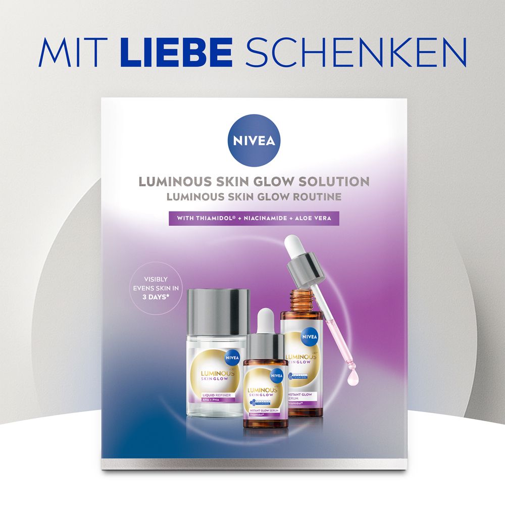 Produktpackung mit Serum und Liquid Refiner. Mit Thiamidol, Niacinamid und Aloe Vera. Für ebenmäßige Haut.