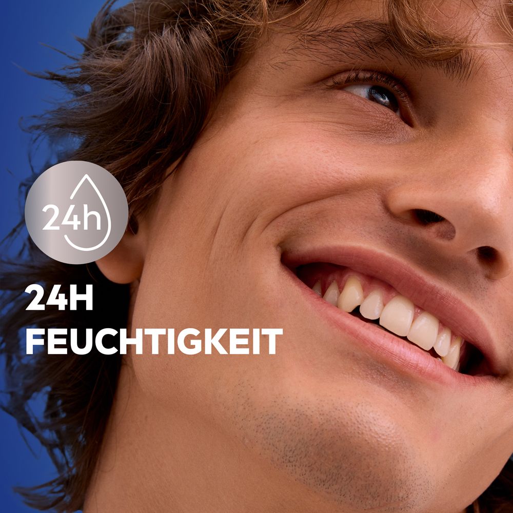 Mann lächelt. 24H Feuchtigkeit. Symbol.
