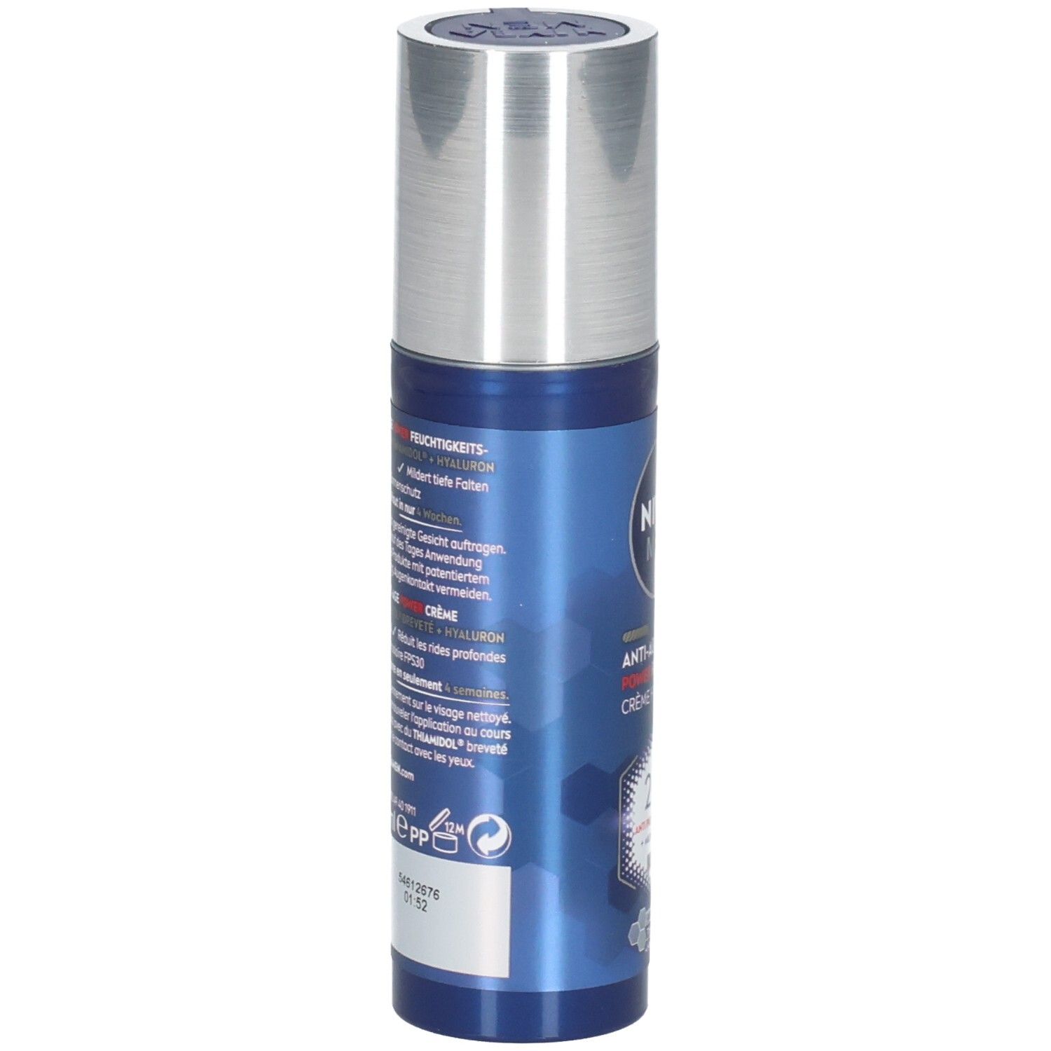 Blaue Flasche mit silbernem Deckel. NIVEA MEN Anti-Age Feuchtigkeitscreme. Text: Feuchtigkeitsspendend, mildert Falten.
