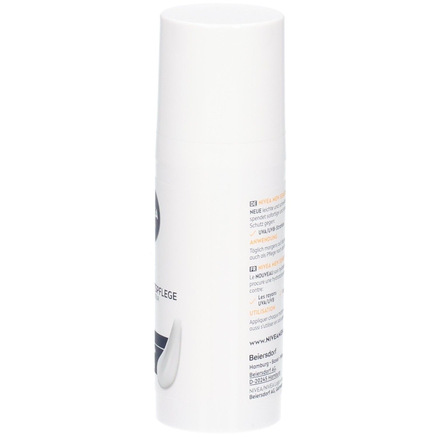Rückseite der weißen Flasche NIVEA MEN Sensitive Feuchtigkeitspflege LSF30. Text in mehreren Sprachen.