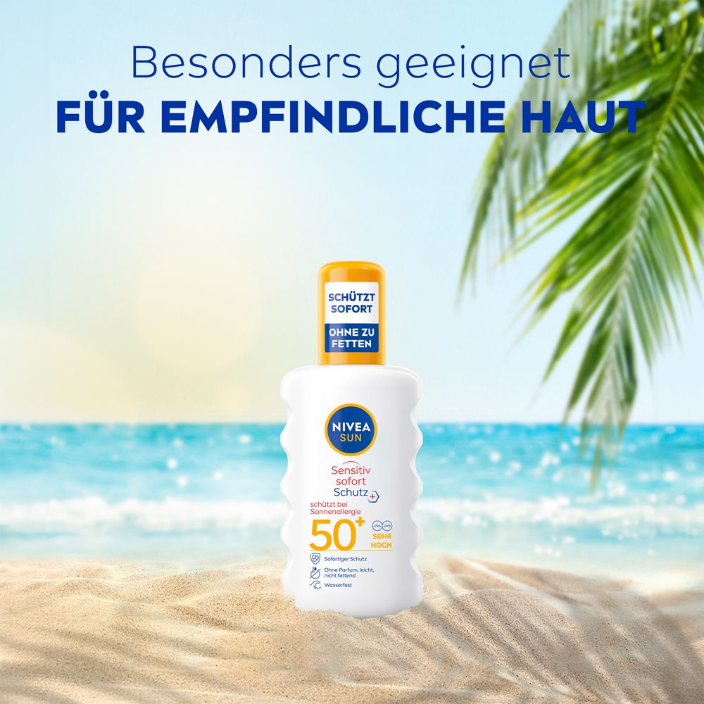 NIVEA SUN Sensitiv Sofort Schutz LSF 50 Flasche am Strand. "Besonders geeignet für empfindliche Haut".
