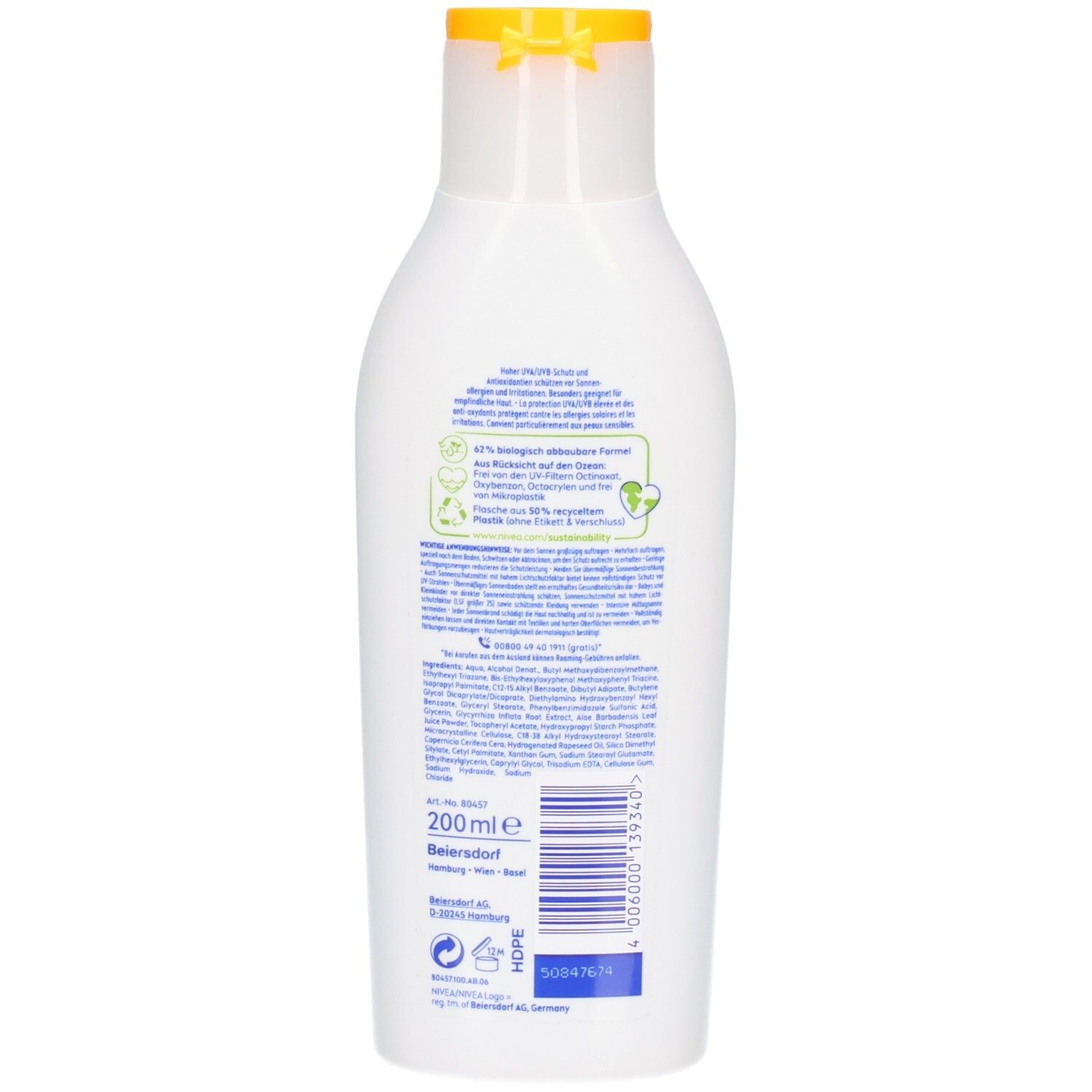 Rückseite einer weißen Flasche. Etikett mit Text und Barcode. Text: 200ml, Beiersdorf, Inhaltsstoffe, Recycling-Informationen.