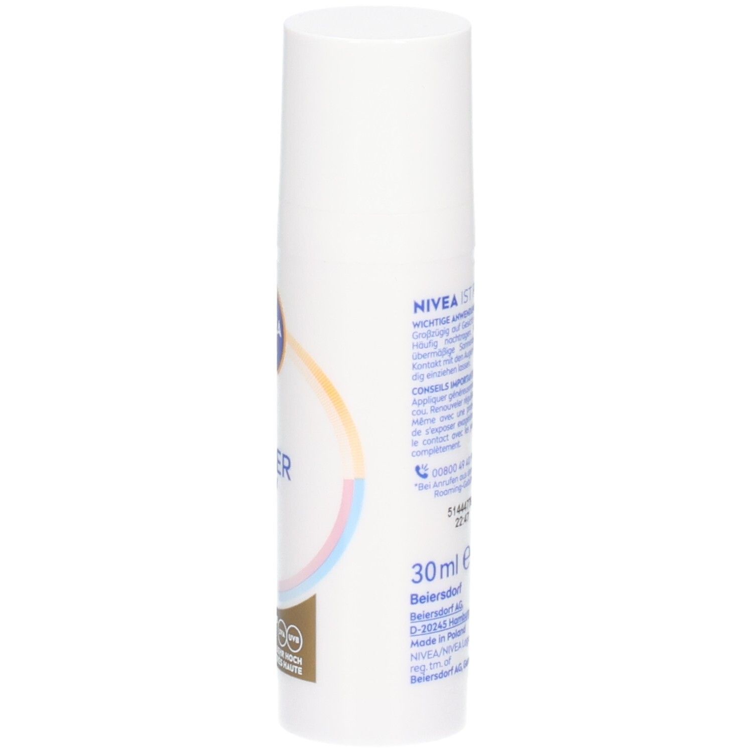 Weiße Flasche NIVEA SUN 2in1 Primer Daily UV Serum. Seite mit Text und Logos. 30ml. Herstellerinformationen.