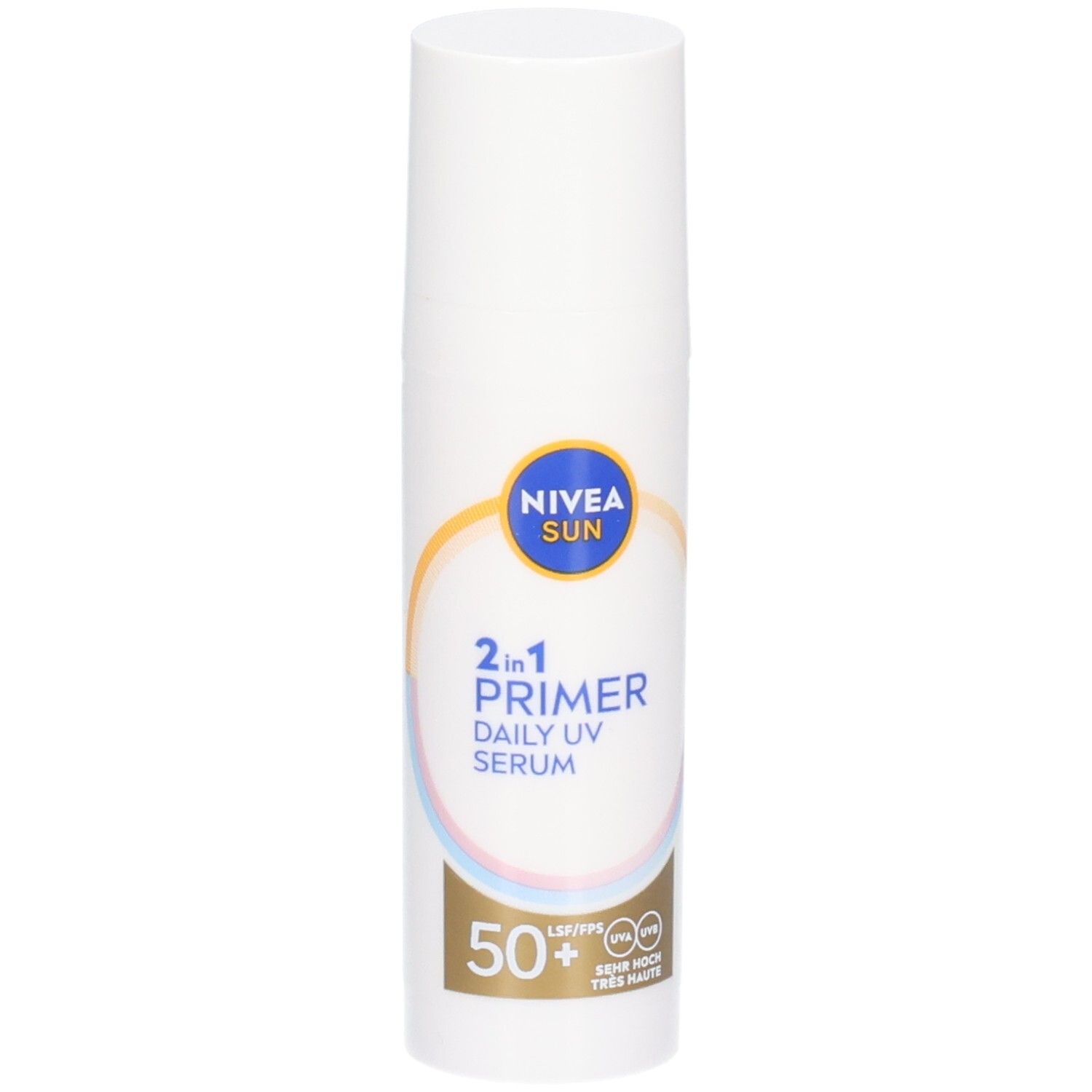 Weiße Flasche NIVEA SUN 2in1 Primer Daily UV Serum LSF 50. Blaue und gelbe Logos. Text: 2in1 Primer, Daily UV Serum, 50+.